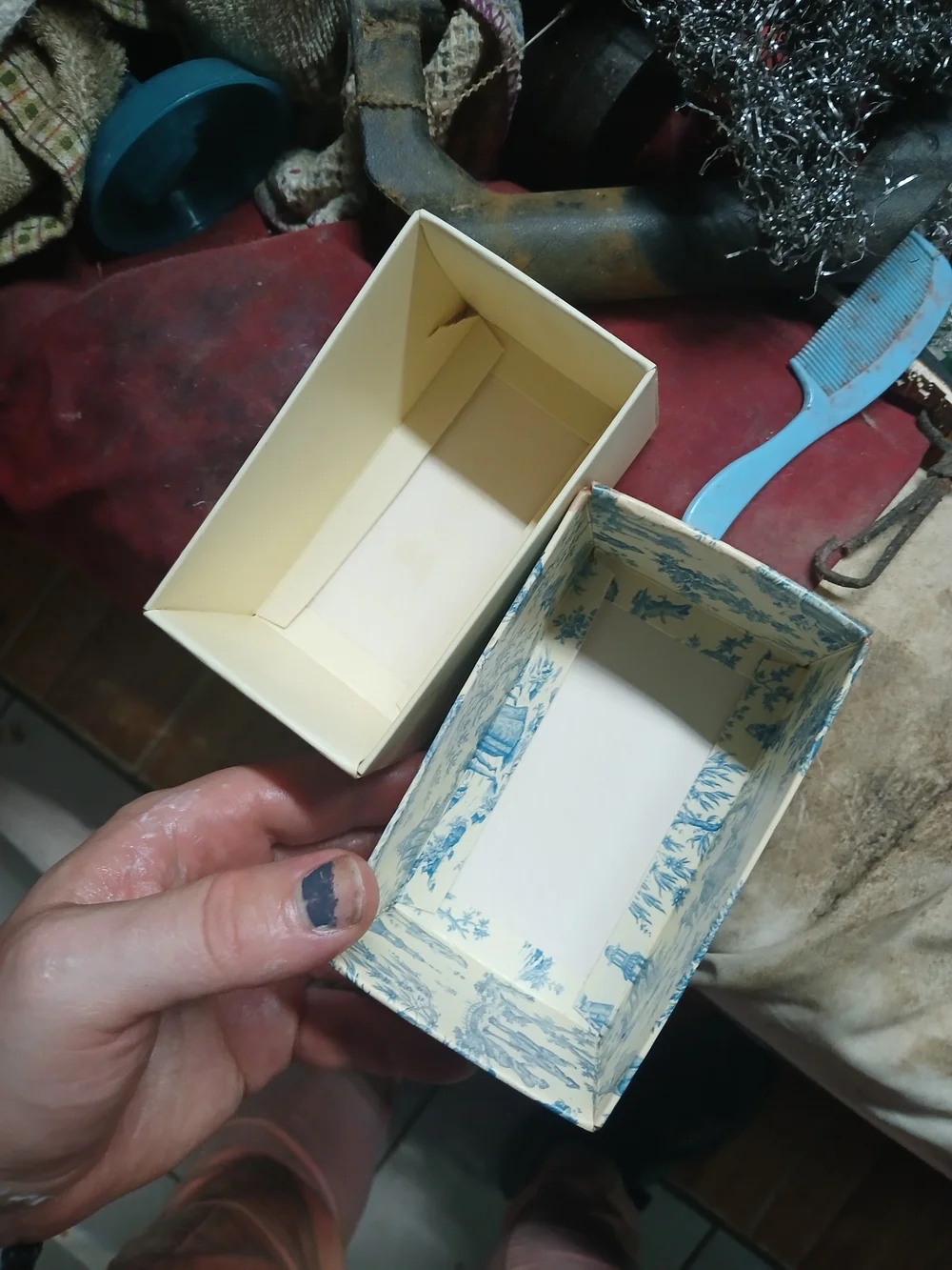 blue and white Toile de Jouy (or Chinoiserie-influenced pastoral) 4.5